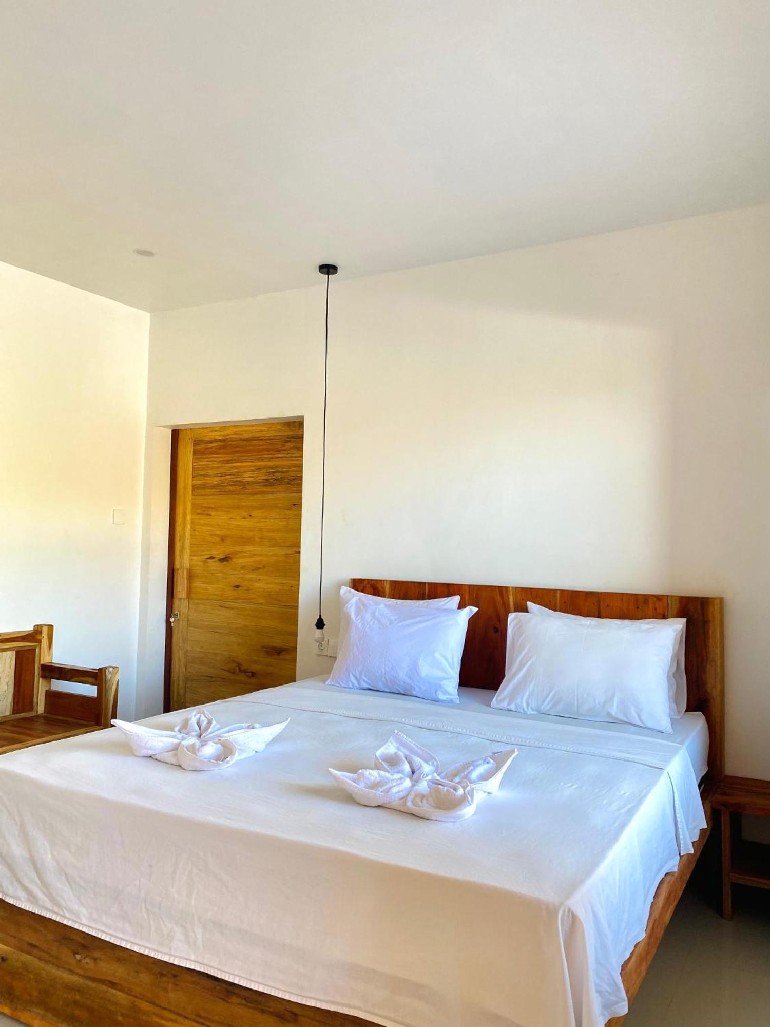 Sky Mountain Views Hotel Kuta  Exterior photo
