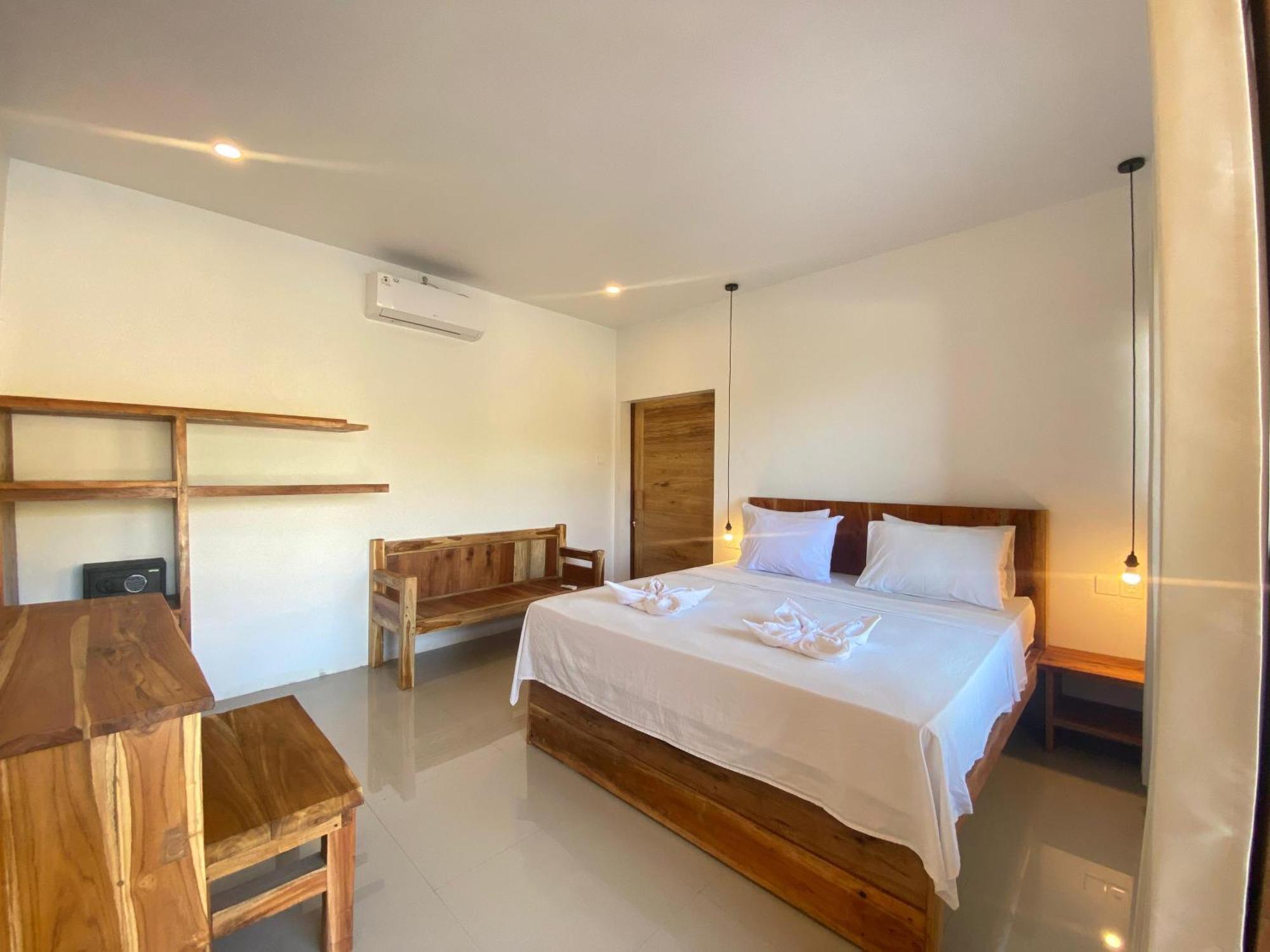 Sky Mountain Views Hotel Kuta  Exterior photo