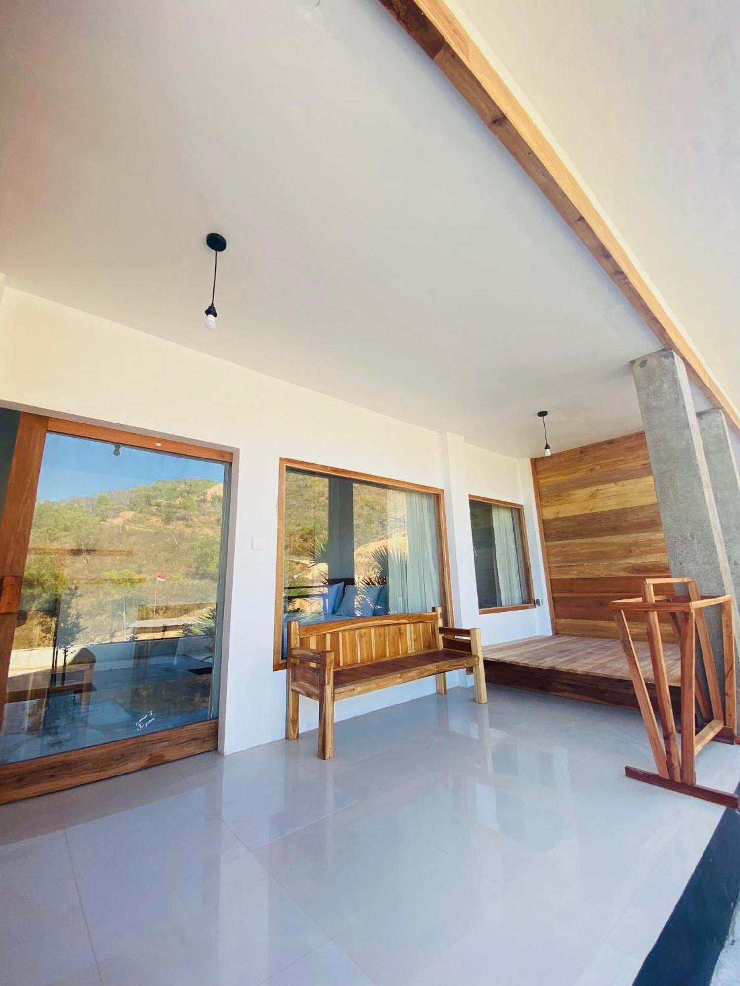 Sky Mountain Views Hotel Kuta  Exterior photo
