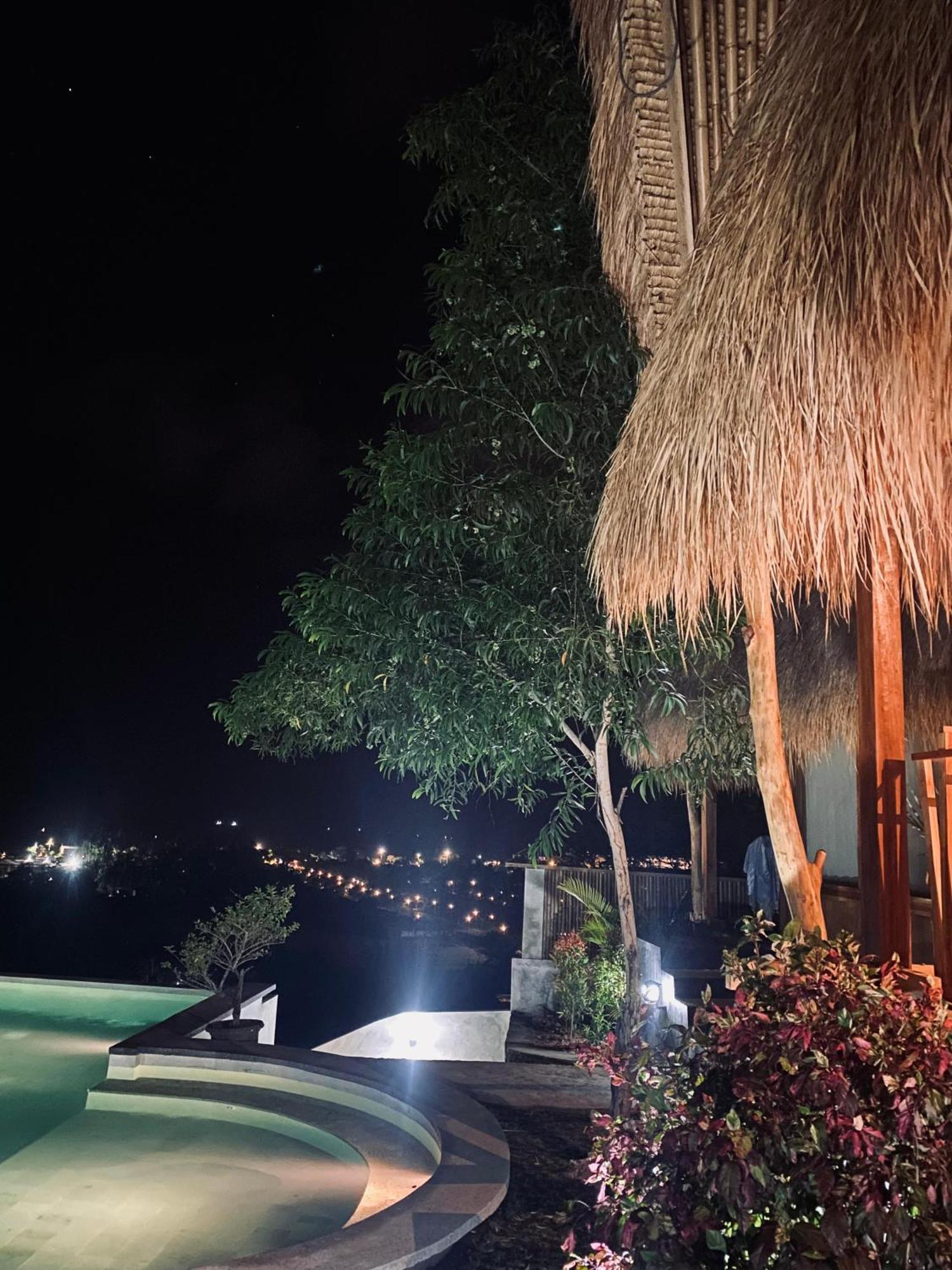 Sky Mountain Views Hotel Kuta  Exterior photo